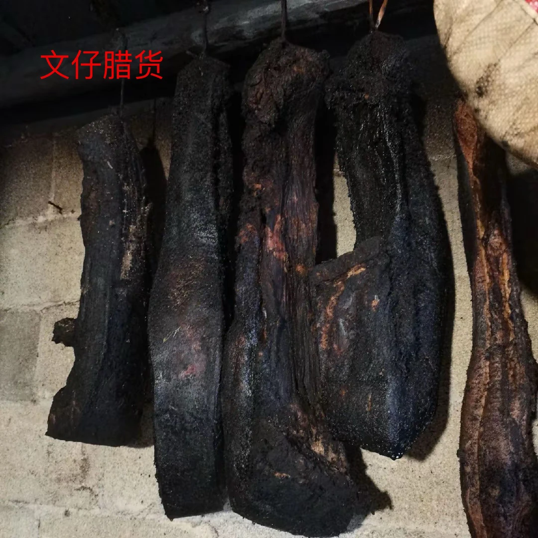 现场称重土货。农村土猪