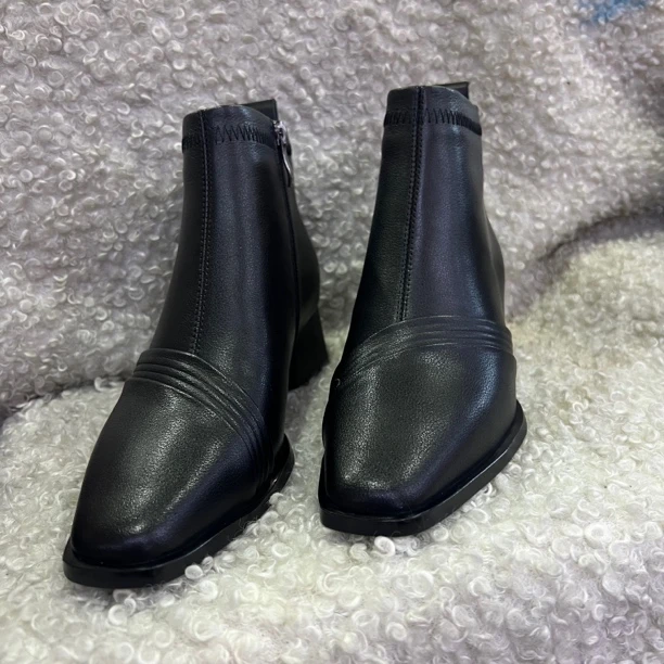 2024年女士加绒真皮鞋