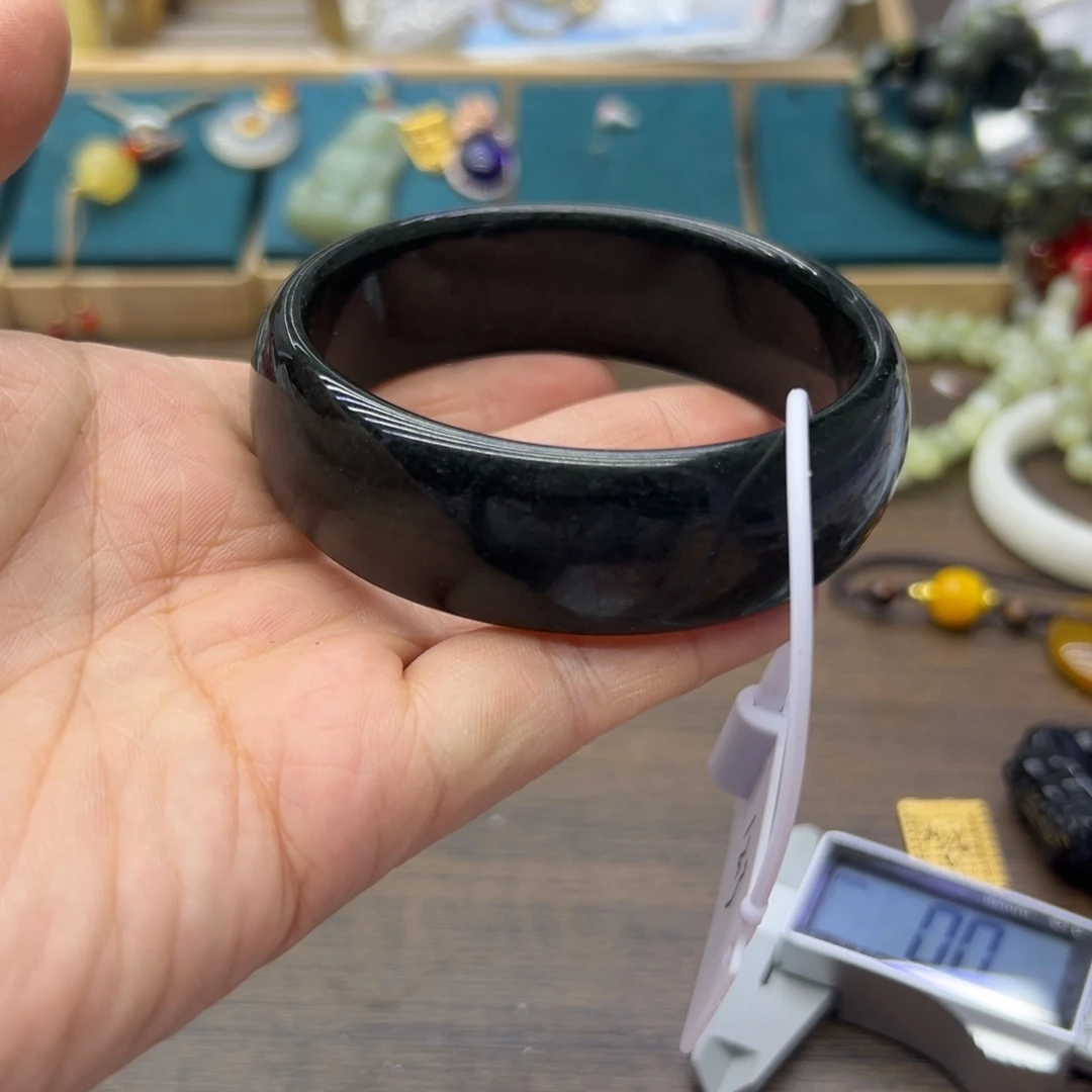 和田玉未镶嵌手镯64.8圈围1736