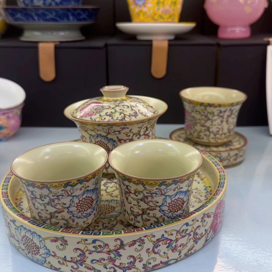 瓷片盖碗很精致很好看