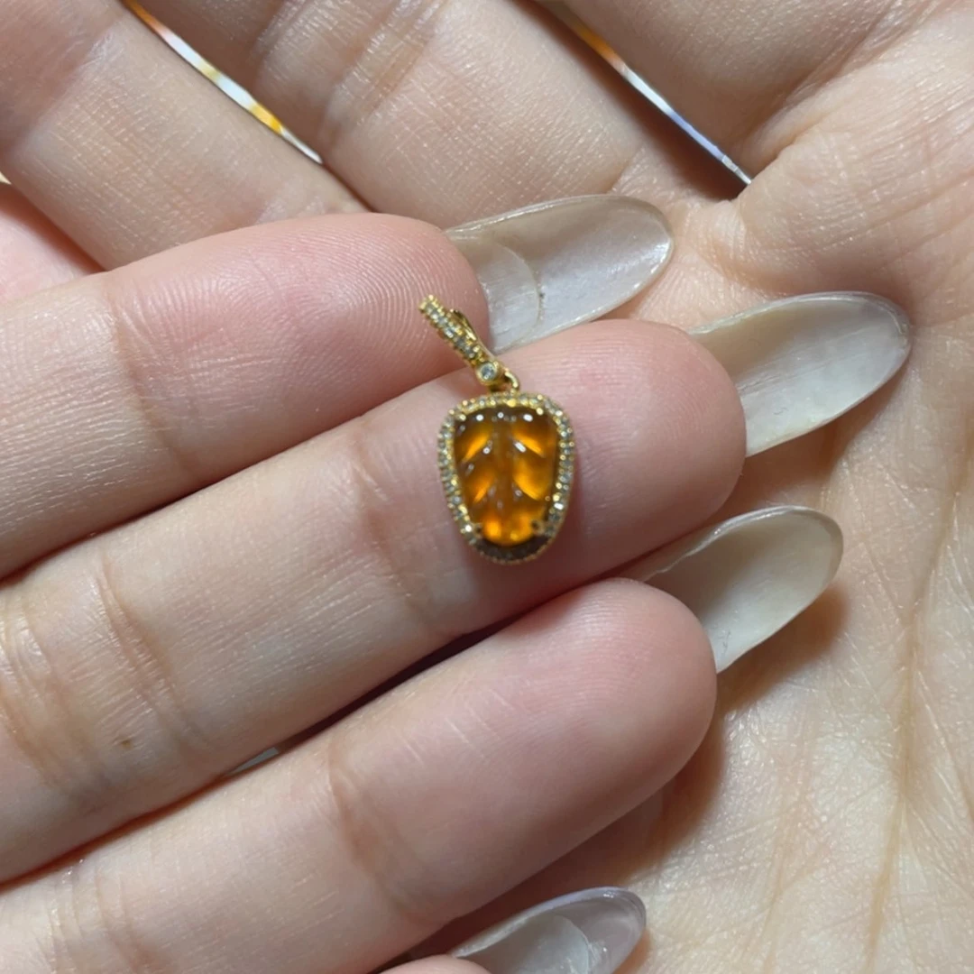 【闪购商品】颈饰18K金镶嵌翡翠