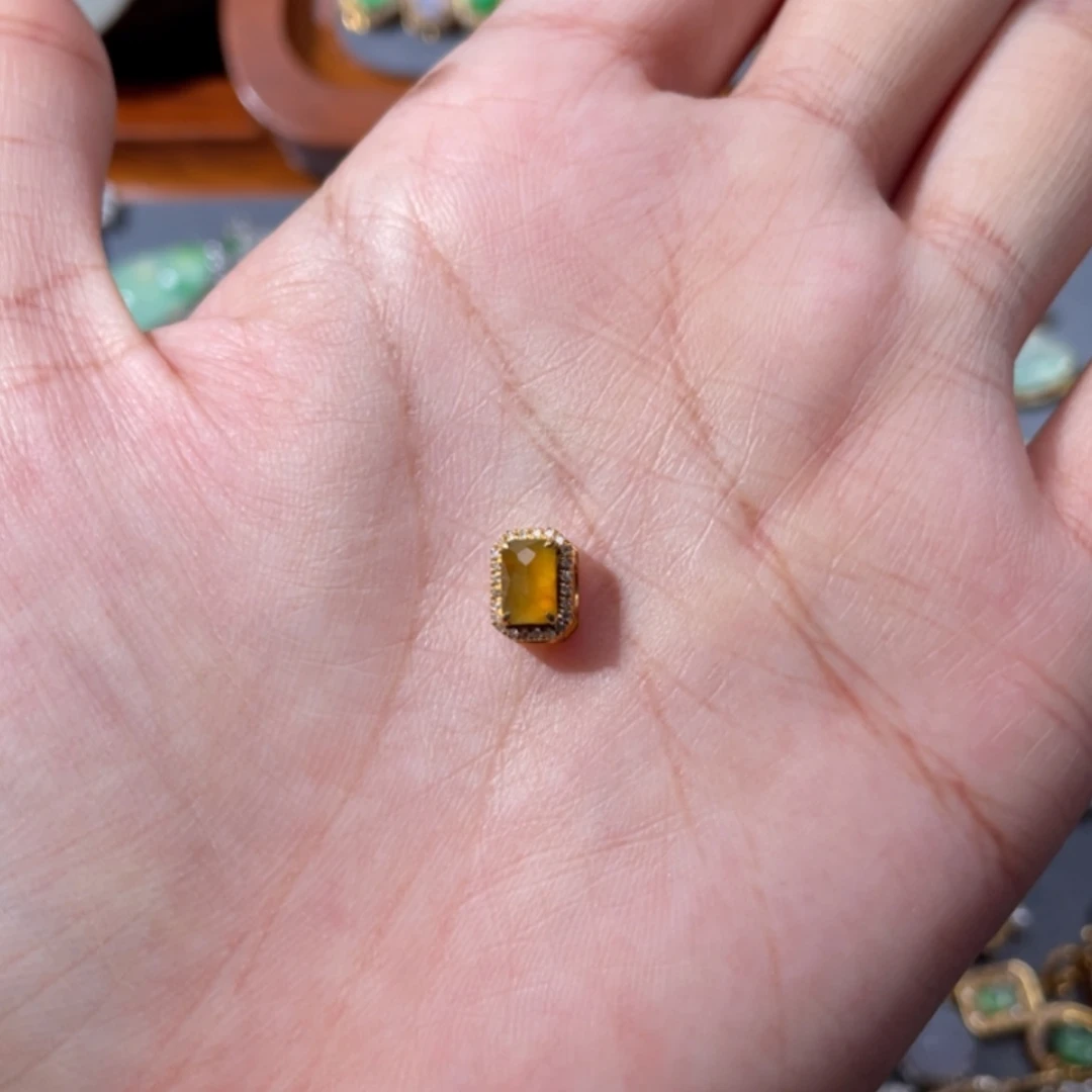 【闪购商品】颈饰18K金镶嵌翡翠