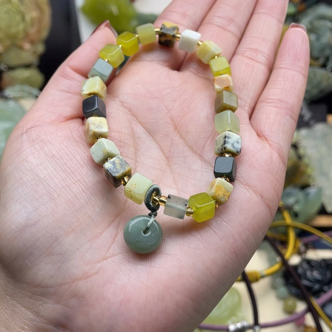 蛇纹石玉颈饰未镶嵌