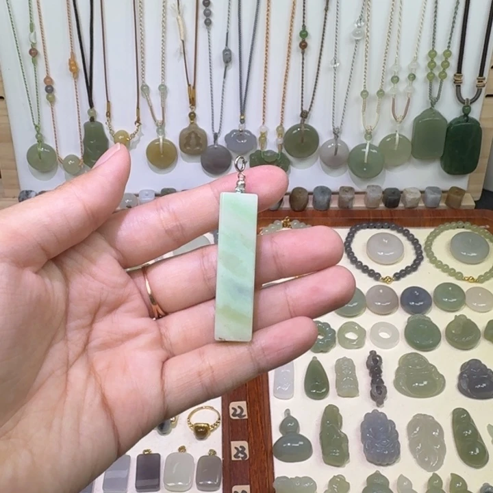 和田玉未镶嵌颈饰黑羊洞碧玉印章亏本处理