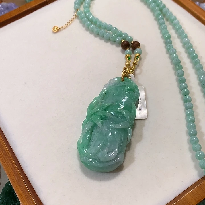 翡翠未镶嵌颈饰翡翠吊坠