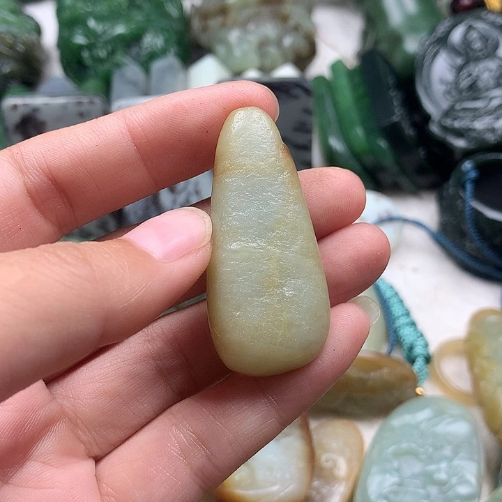 颈饰未镶嵌和田玉