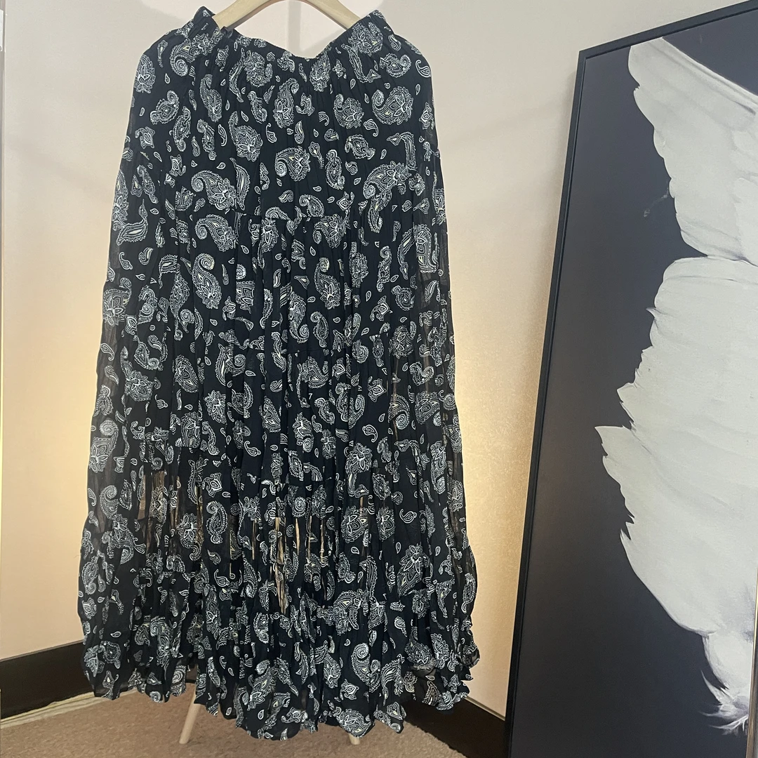 2025新款时尚舒适碎花休闲夏季百搭气质褶皱松紧腰半身长裙