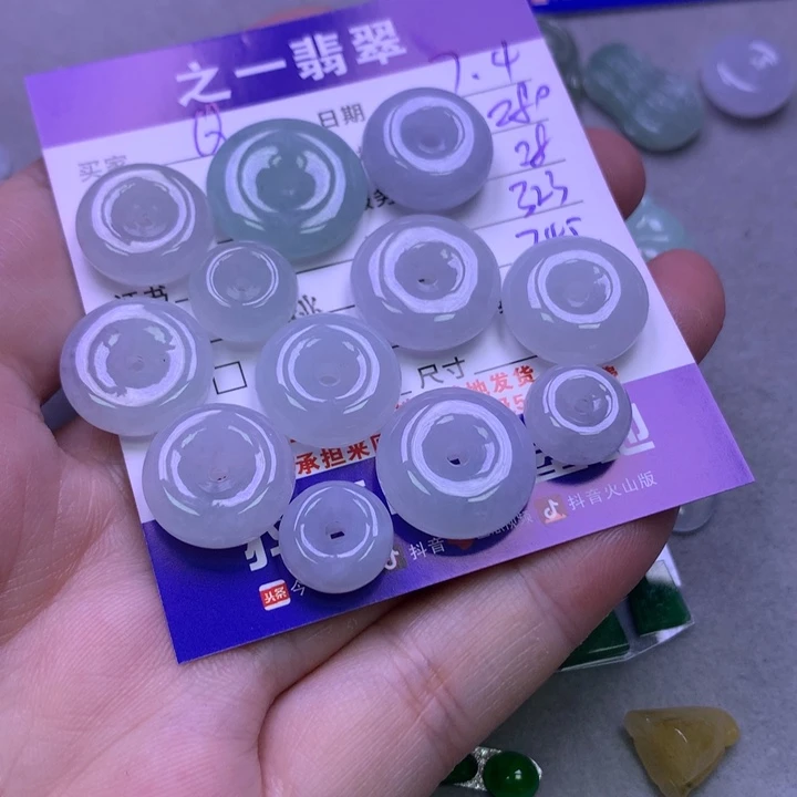 翡翠未镶嵌颈饰Q****丫