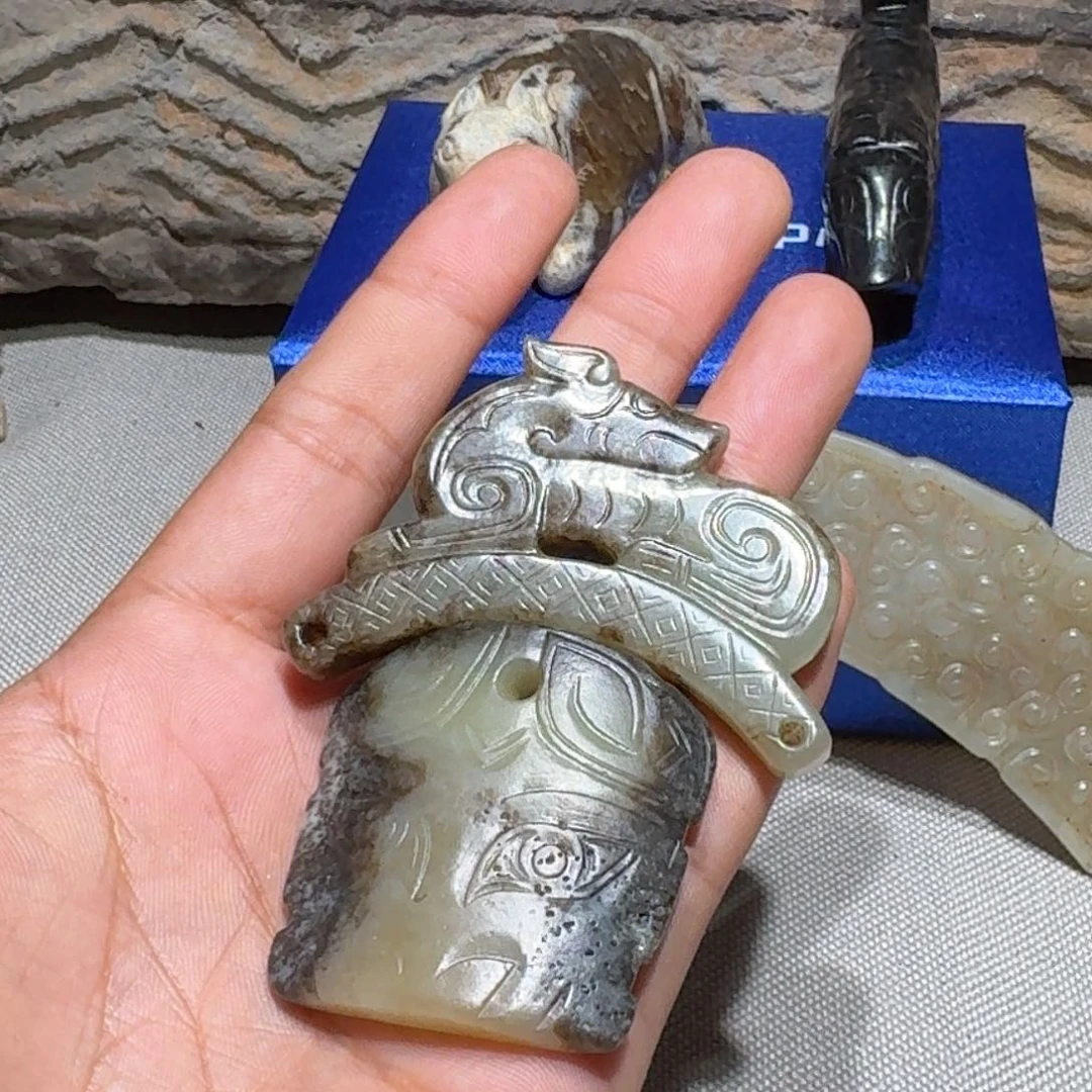 和田玉（糖玉）未镶嵌颈饰依*