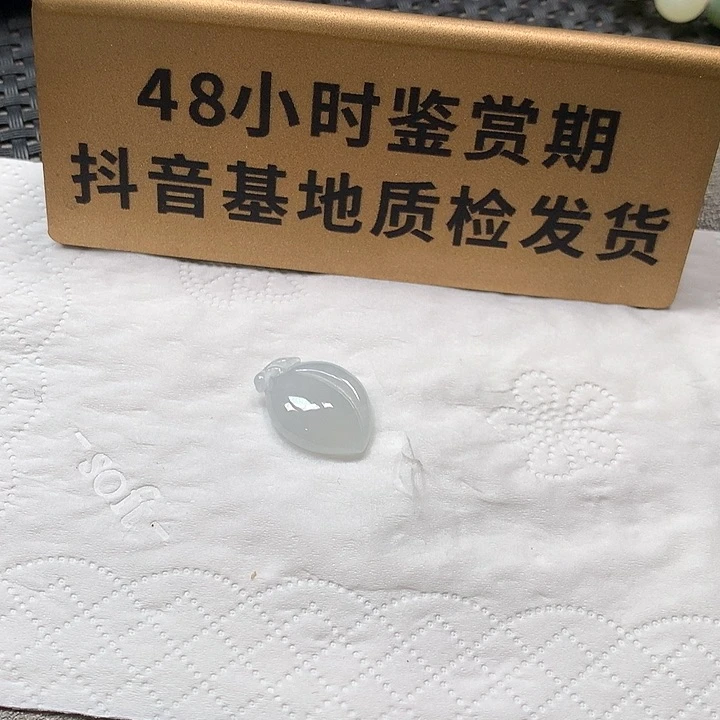 颈饰未镶嵌翡翠桃子