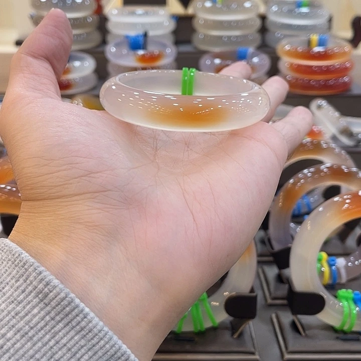 如***见玛瑙/玉髓未镶嵌手镯