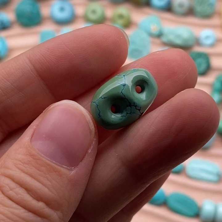 绿松石未镶嵌挂件