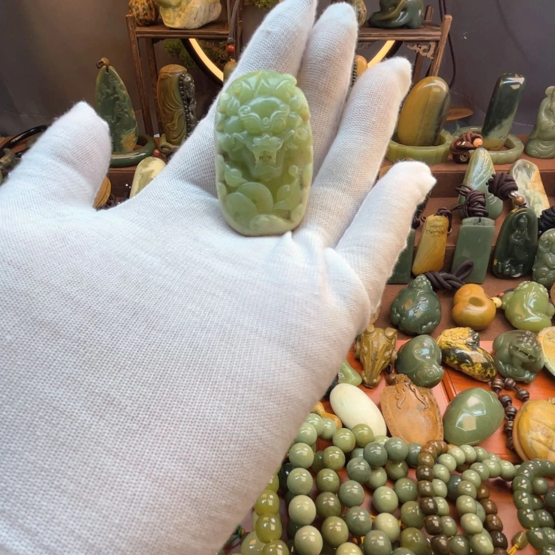 岫岩老玉（透闪石质玉）未镶嵌颈饰