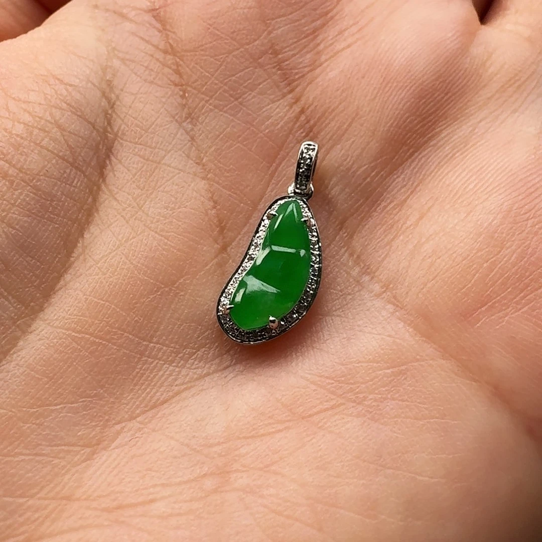 翡翠颈饰18K金镶嵌ᵔ****豆