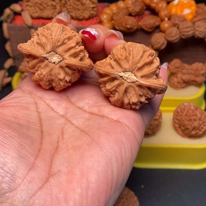 铁***儿文玩核桃吊坠44全品宫灯