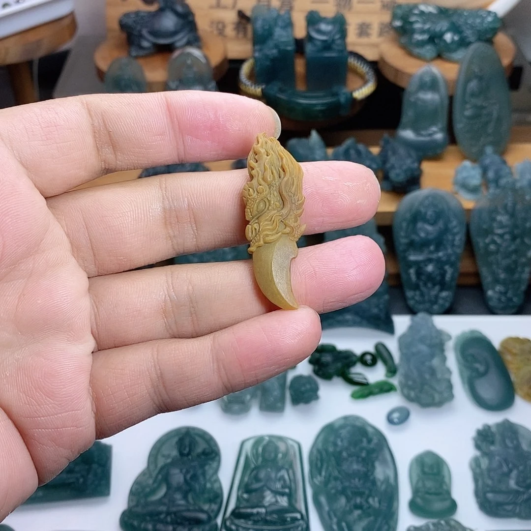 定制翡翠未镶嵌龙牙