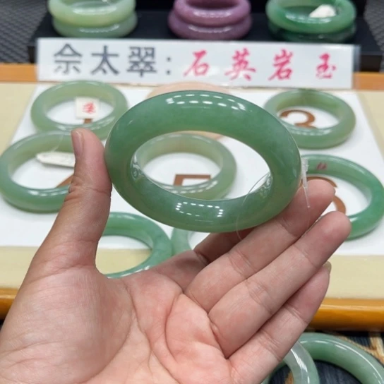 石英质玉手镯未镶嵌钱****号