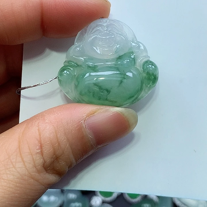 翡翠未镶嵌颈饰佛