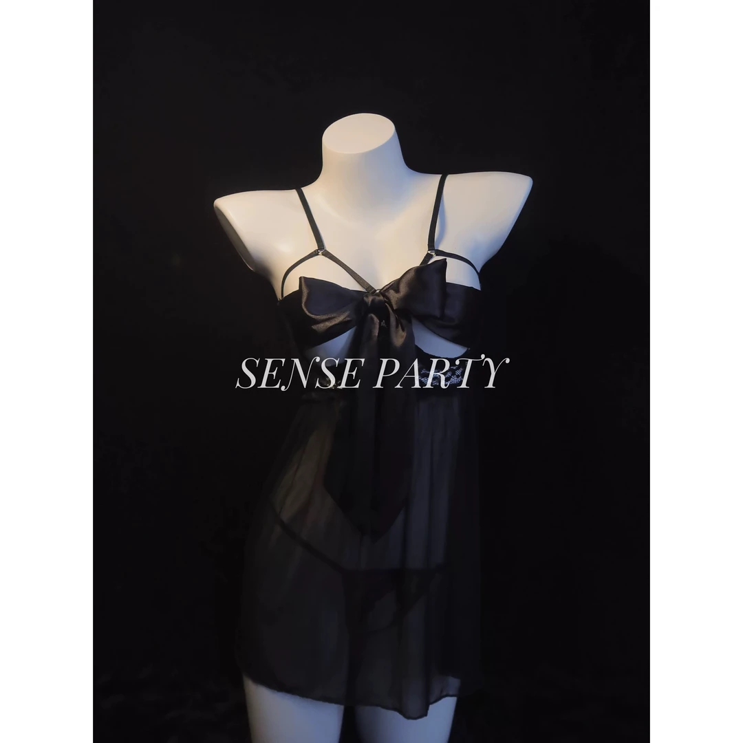 【冬日恋情】缎面系带睡裙蝴蝶结蕾丝吊带睡趣味成人性感制服