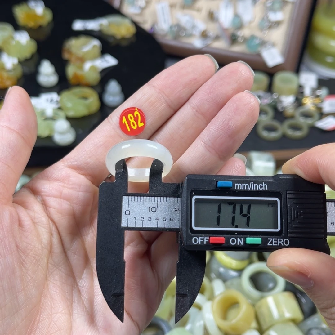 蛇纹石玉未镶嵌戒指