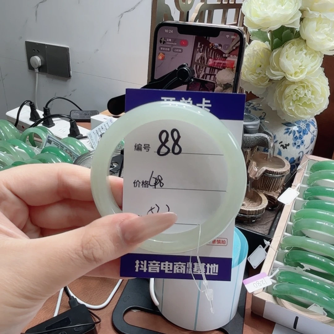 石英岩玉未镶嵌手镯88