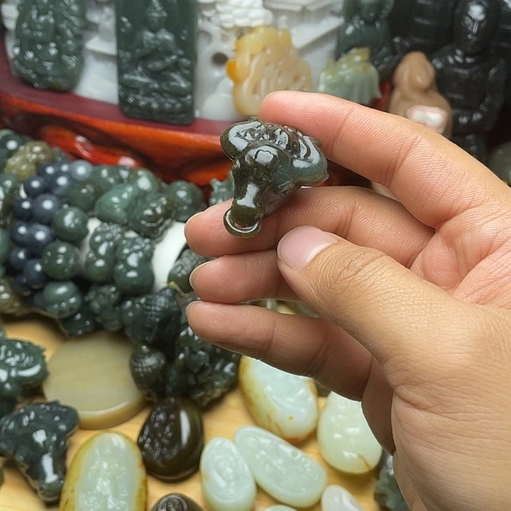 和田玉未镶嵌挂件