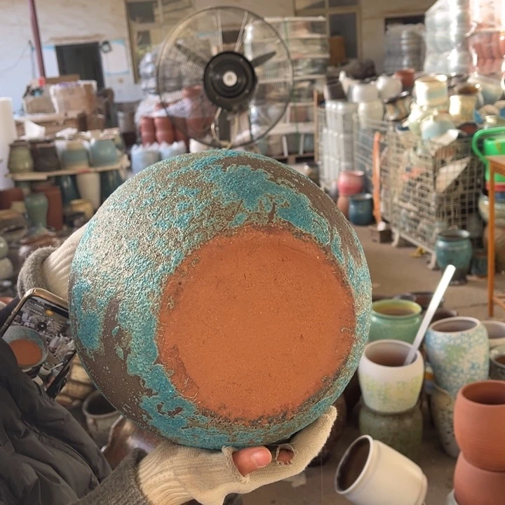 无孔 高24 口17。