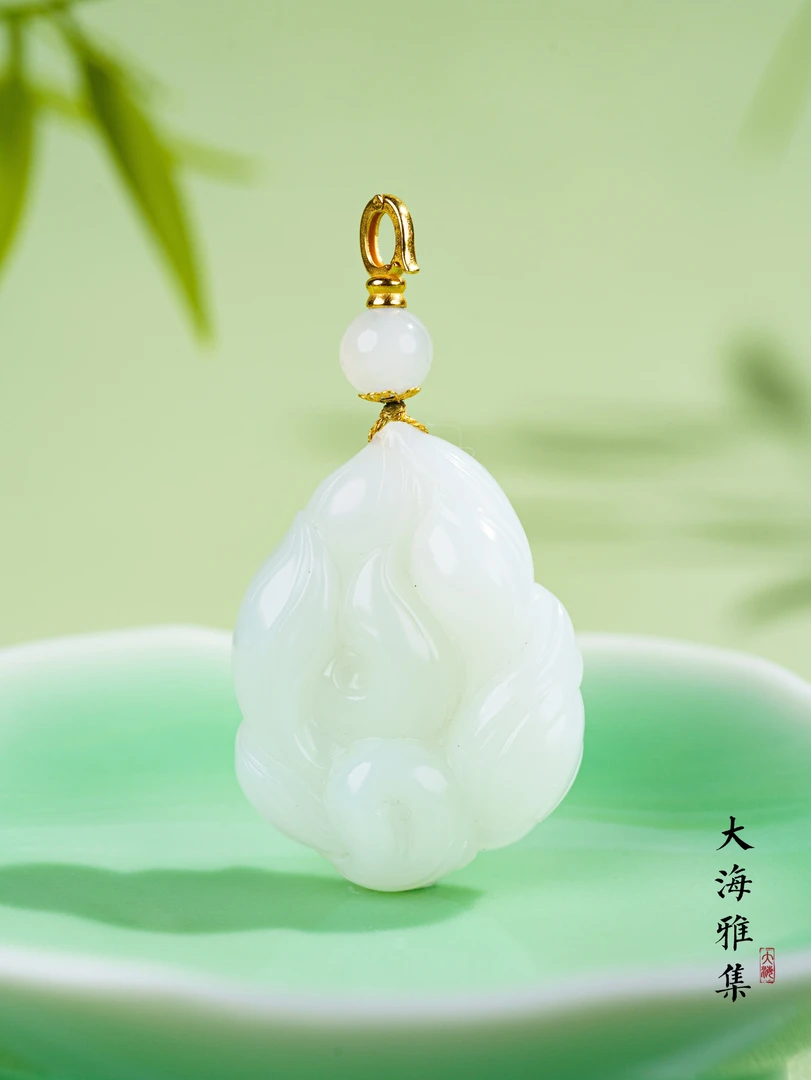【典藏俄白】18k金俄白和田玉凤九吊坠 D3228