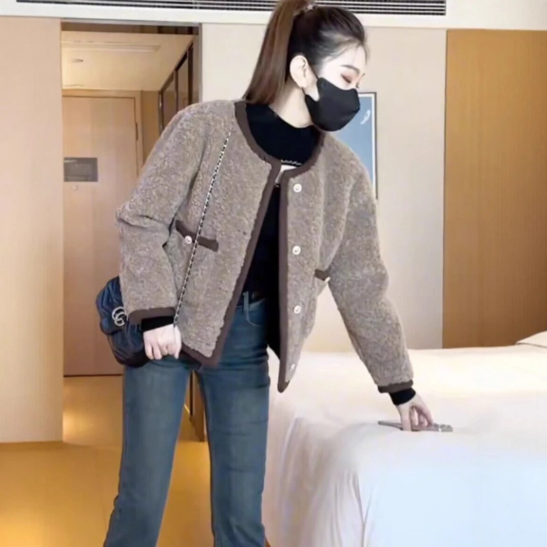 秋冬羊羔毛绒外套女宽松皮毛一体撞色小香风短款加厚2025新款上衣