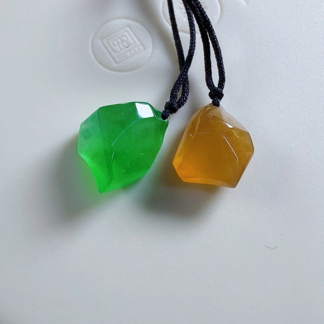 翡翠未镶嵌颈饰裸石