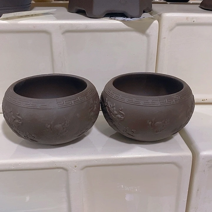 摆件多肉瑕疵盆有孔。