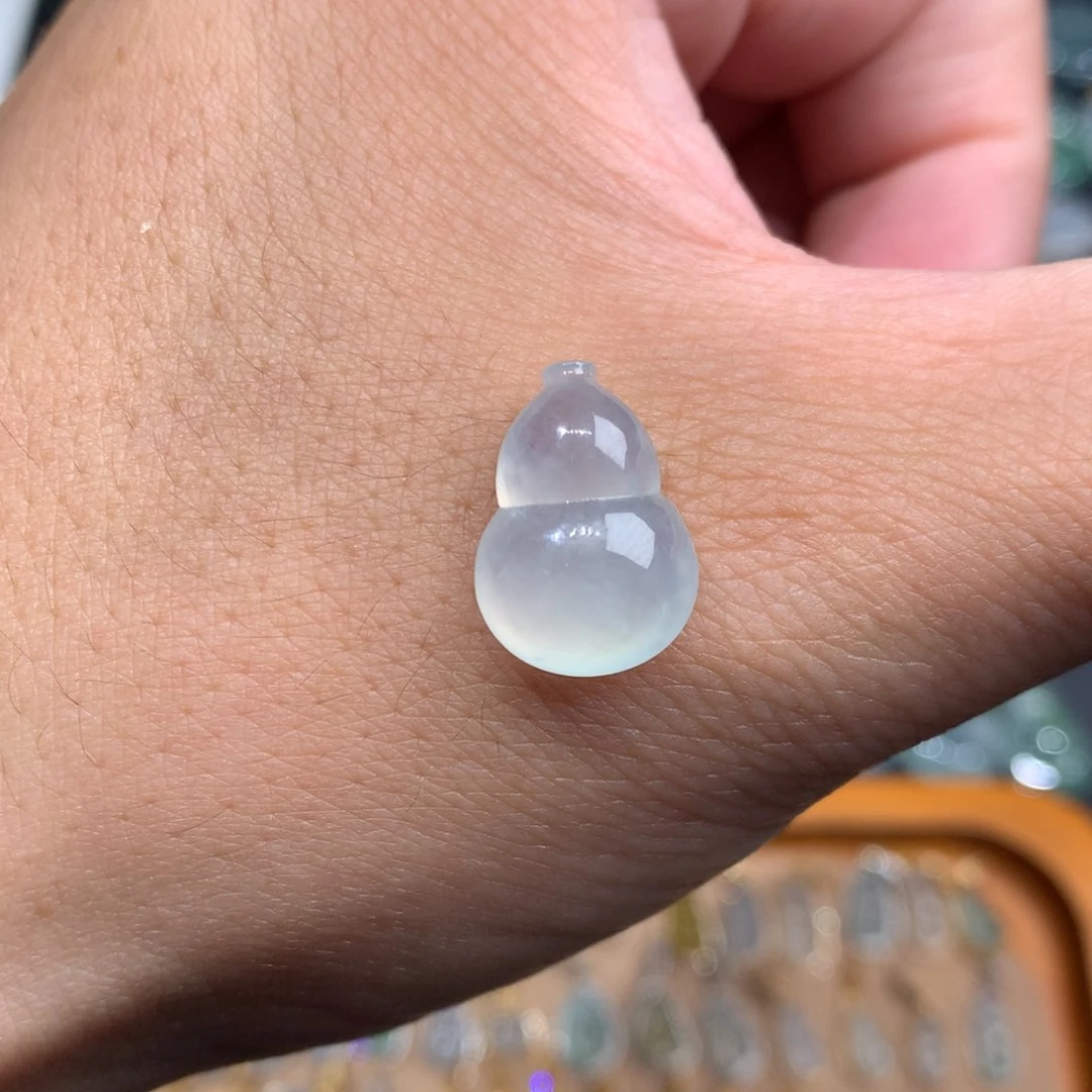 翡翠未镶嵌颈饰葫芦