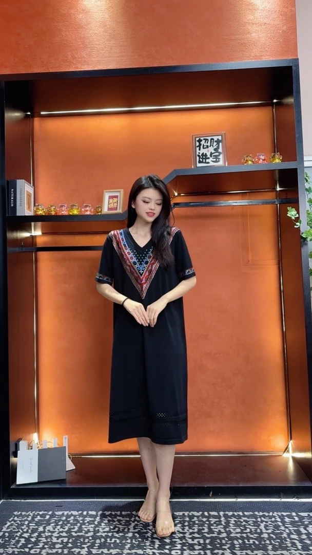 47  DD夏款新款气质时尚显瘦百搭大码洋气毛衣烫钻针织连衣裙