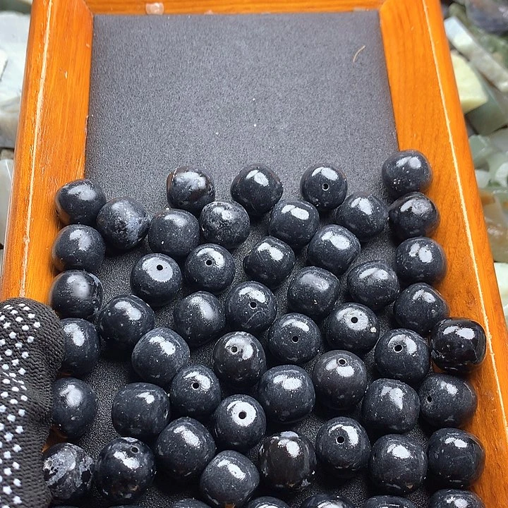 和田玉和田玉边角料未镶嵌用****2