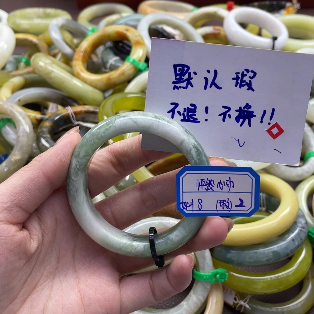 怦****蛇纹石玉未镶嵌手镯