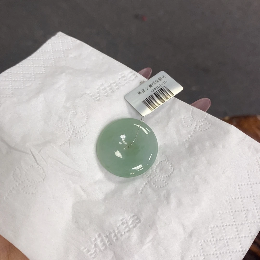 翡翠颈饰未镶嵌平安扣