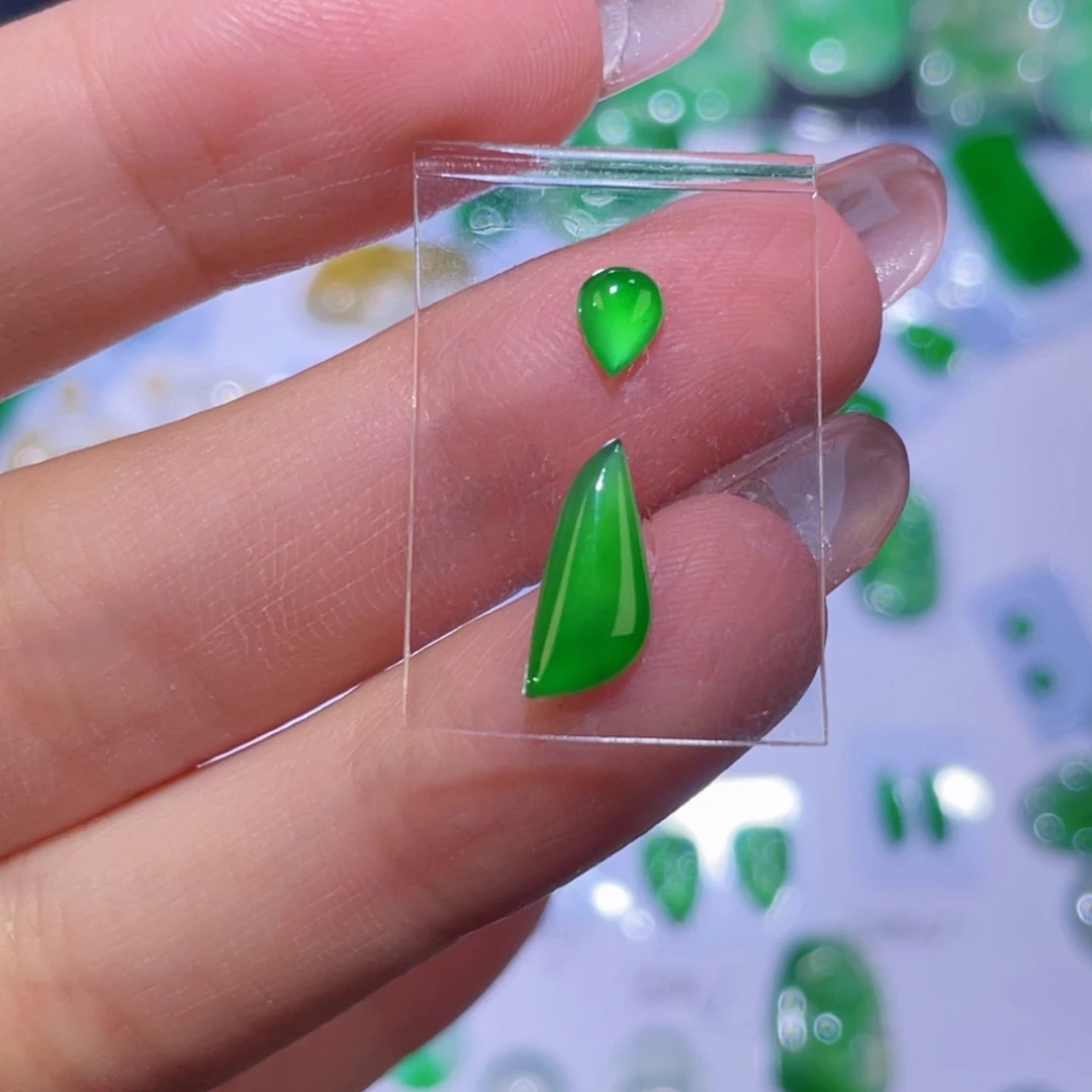 翡翠未镶嵌颈饰裸石