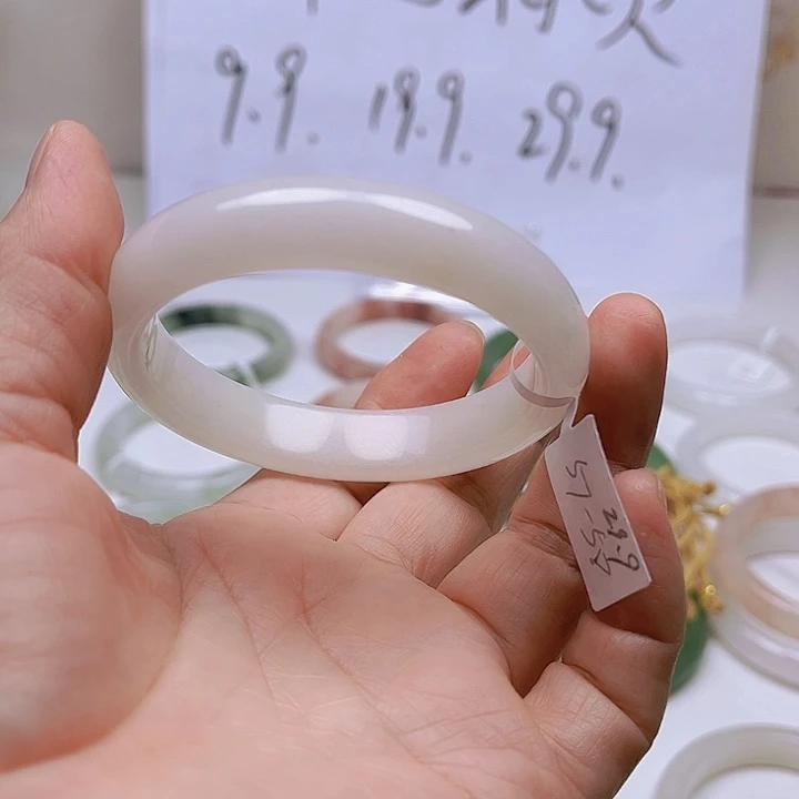 未镶嵌手镯石英质玉金丝玉白色112/58