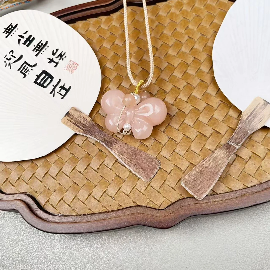 新疆克拉玛依桃花酿藕粉蝴蝶吊坠 多样性发货拍一发一