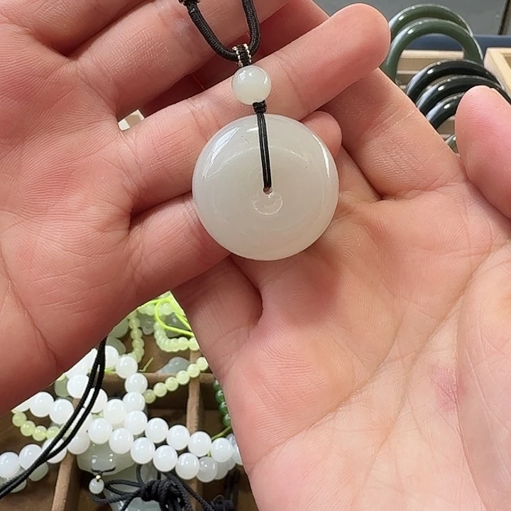 和田玉颈饰未镶嵌