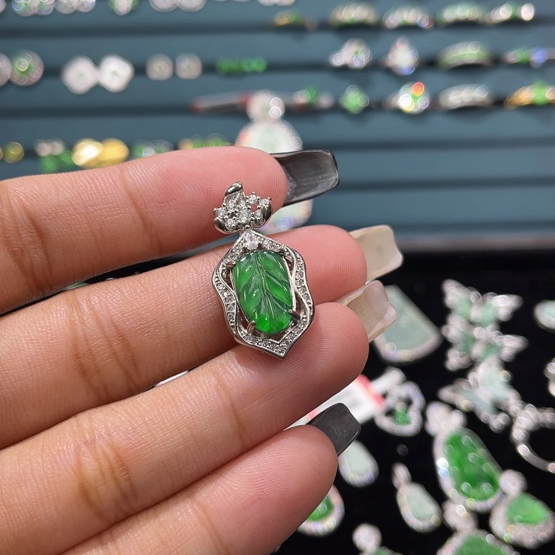 吊坠(不含链)未镶嵌翡翠