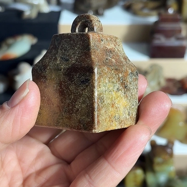 摆件瓷器等艺术作品多次