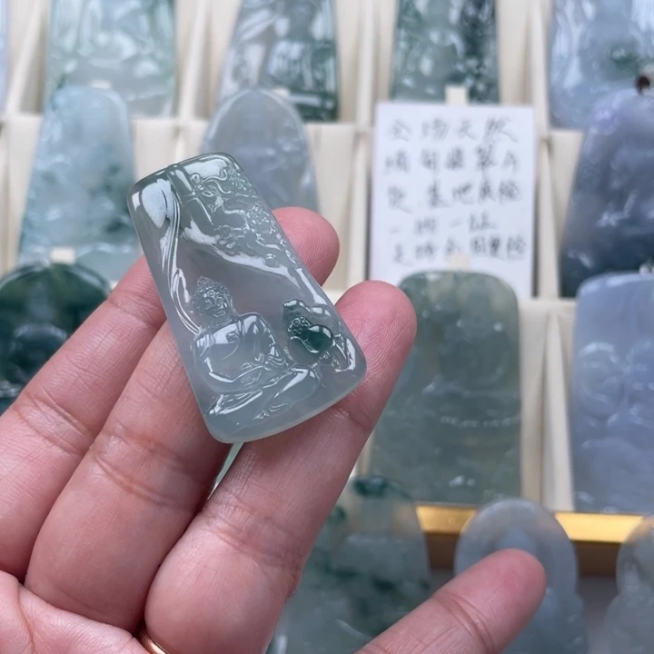 翡翠未镶嵌颈饰玉