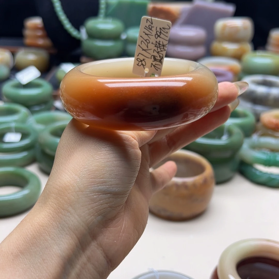 L***L未镶嵌手镯石英岩玉