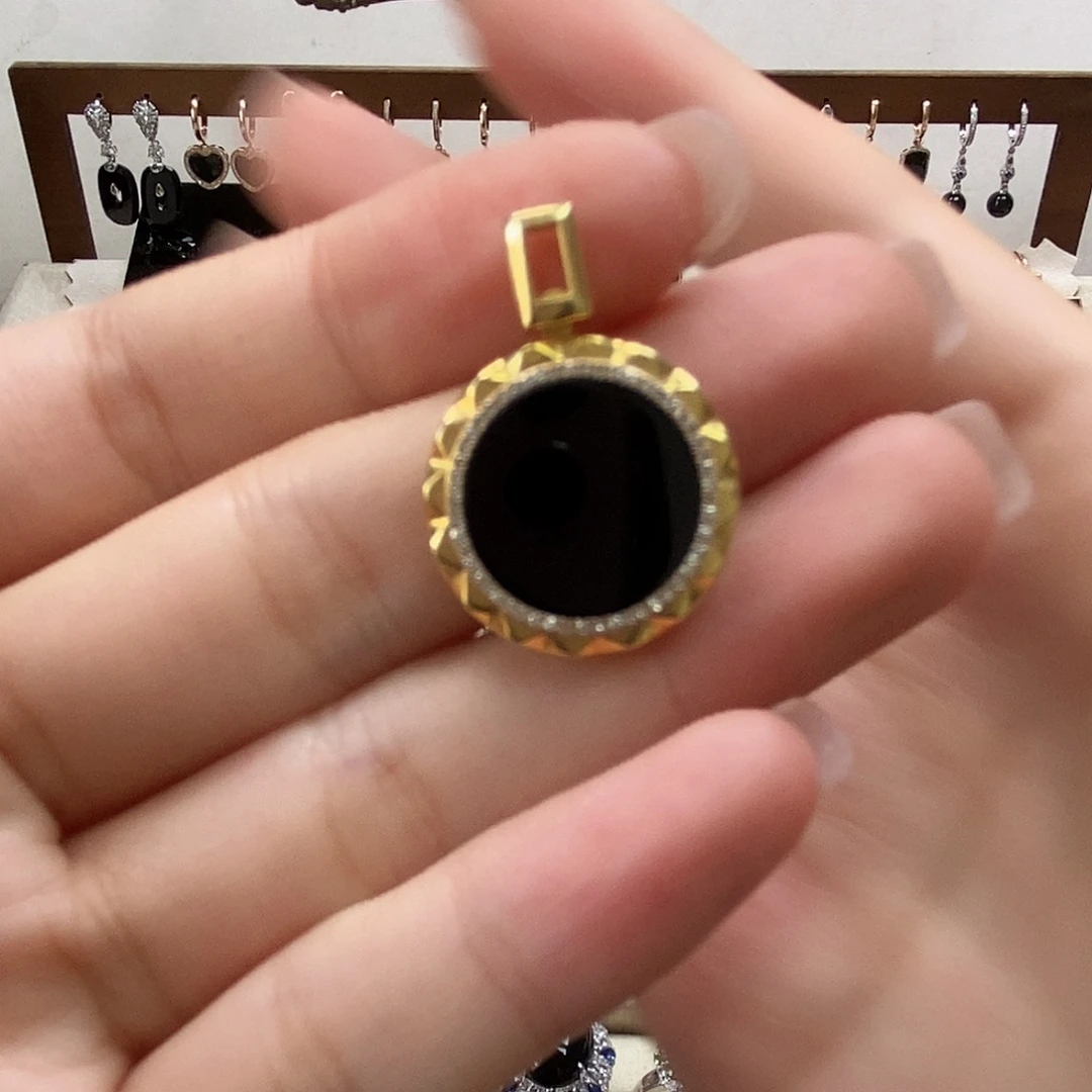 颈饰18K金镶嵌翡翠