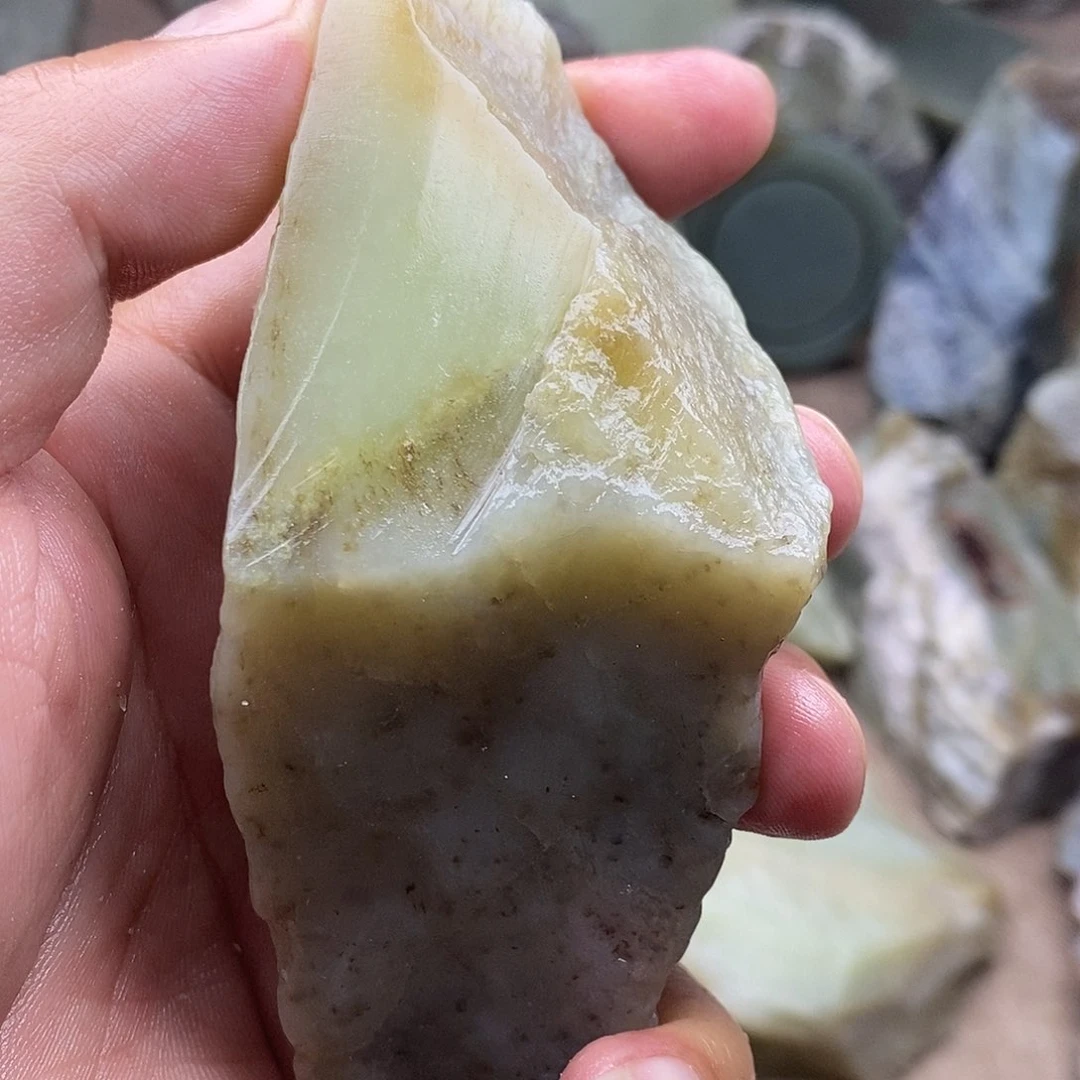 和田玉（糖玉）未镶嵌珠宝奇石飘*