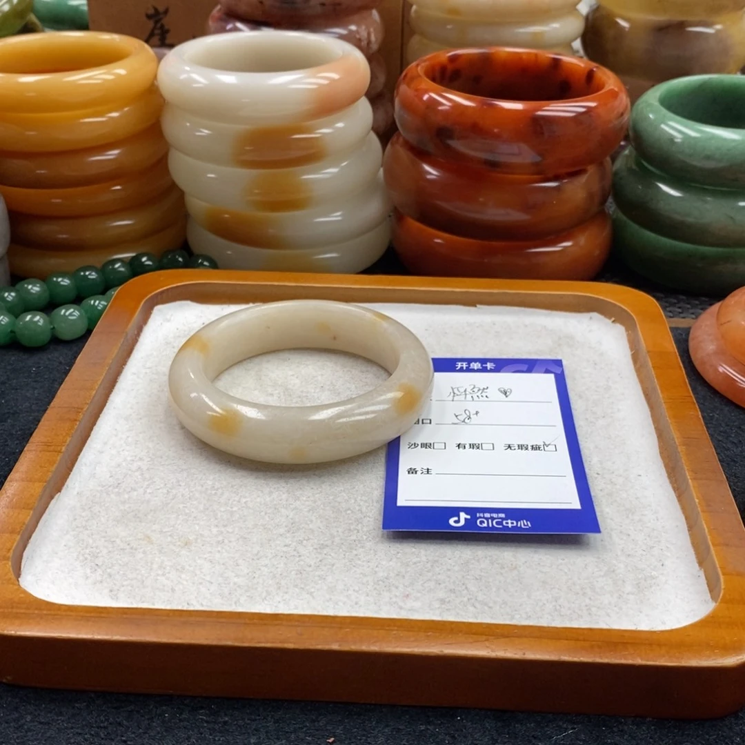 怦****石英岩玉未镶嵌手镯（圆镯）