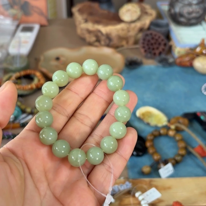 大***肚和田玉未镶嵌颈饰