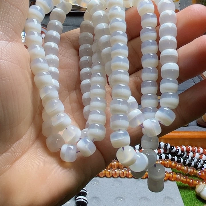 未镶嵌颈饰玛瑙/玉髓菲**?