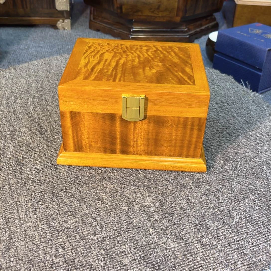 鸡翅木类成套家具茶叶盒